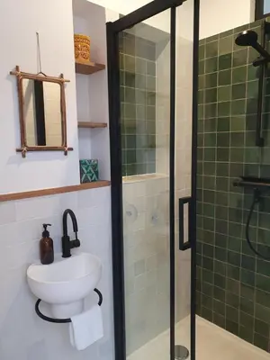 Salle de bains dans l'établissement Chambre d'hôtes confort et charme Paris 9eme