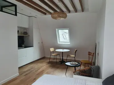 Cuisine ou kitchenette dans l'établissement Chambre d'hôtes confort et charme Paris 9eme