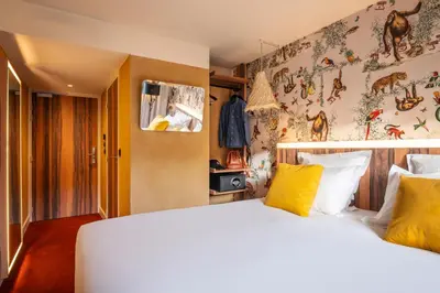 Un ou plusieurs lits dans un hébergement de l'établissement Kopster Hotel Paris Porte de Versailles