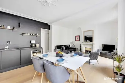 Cuisine ou kitchenette dans l'établissement Elegant apartment - 1BR-4P - Les Batignolles