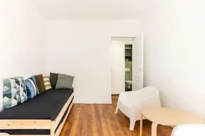 Coin salon dans l'établissement New Entiry apartment-Private rooms in Paris