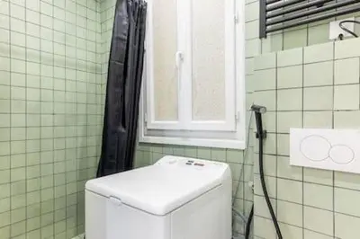 Salle de bains dans l'établissement New Entiry apartment-Private rooms in Paris