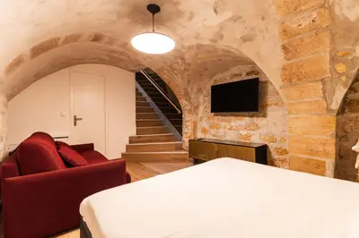Télévision ou salle de divertissement dans l'établissement Loft 1 BR Marais, Notre Dame AC by LCC Agency