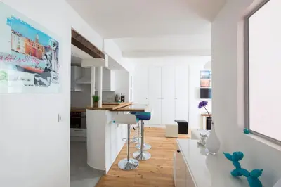 Cuisine ou kitchenette dans l'établissement High Standing 2-Room Apartment in Latin Quarter Paris