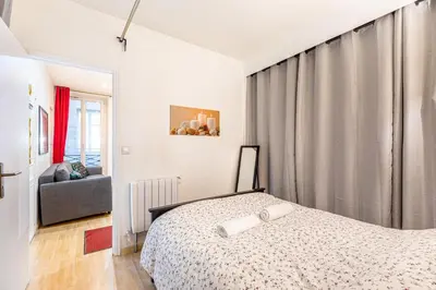 Un ou plusieurs lits dans un hébergement de l'établissement GuestReady - Quaint retreat in the heart of Paris