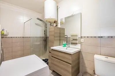 Salle de bains dans l'établissement GuestReady - Quaint retreat in the heart of Paris