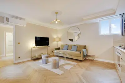 Télévision ou salle de divertissement dans l'établissement Charming apartment - 1BR-4P - Montmartre