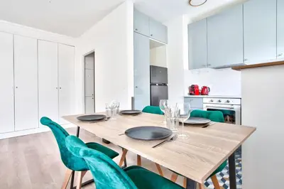 Cuisine ou kitchenette dans l'établissement Appartement Quartier Panthéon Free Netflix