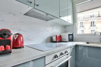 Cuisine ou kitchenette dans l'établissement Appartement Quartier Panthéon Free Netflix