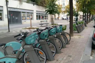 Vélo sur le terrain de l'établissement Chez Sophie ou dans les environs