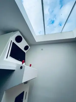 Télévision ou salle de divertissement dans l'établissement Unique loft apartment Located 15 minutes from the Champs Élysées