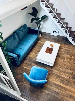 Coin salon dans l'établissement Unique loft apartment Located 15 minutes from the Champs Élysées