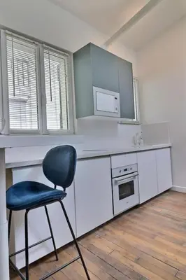 Cuisine ou kitchenette dans l'établissement Unique loft apartment Located 15 minutes from the Champs Élysées