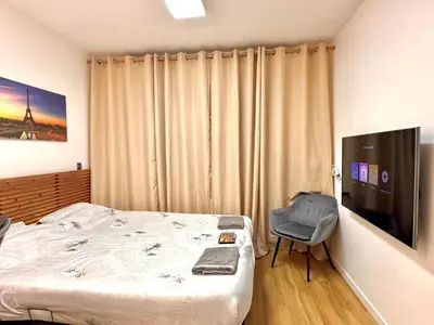 Télévision ou salle de divertissement dans l'établissement Appartement T1 Proche Paris à 1min du métro 14