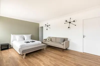 Un ou plusieurs lits dans un hébergement de l'établissement Appartement luxueux vue Tour Eiffel - Defense