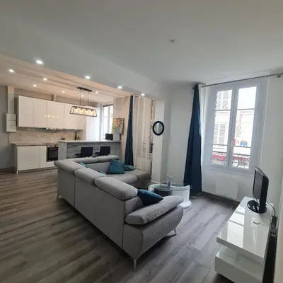 Cuisine ou kitchenette dans l'établissement Appartement très lumineux porte de Saint-Cloud - F3 avec suite parentale