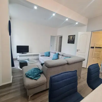 Télévision ou salle de divertissement dans l'établissement Appartement très lumineux porte de Saint-Cloud - F3 avec suite parentale
