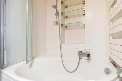 Salle de bains dans l'établissement GuestReady - Contemporary Apt in the 20th Arr