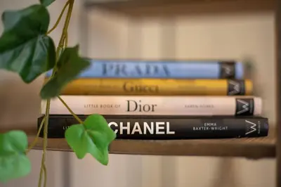 Bibliothèque dans l'appartement