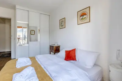Un ou plusieurs lits dans un hébergement de l'établissement Ideal 1 Bd Flat with Balcony - Paris 05