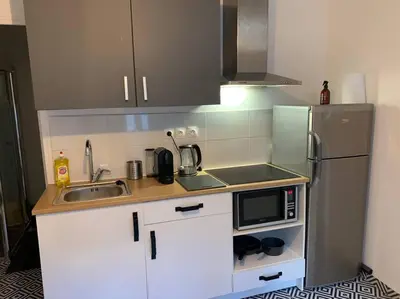Cuisine ou kitchenette dans l'établissement Studio VI proche ligne 14 Kremlin Bicêtre