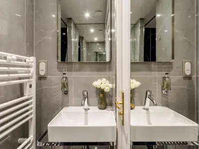 Salle de bains dans l'établissement Merveil - Luxury Suite -ChampsElysees- Florentin I