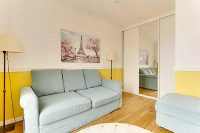 Coin salon dans l'établissement Duplex Moderne Cosy - Proche Porte d'Italie - Parking