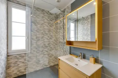 Salle de bains dans l'établissement Duplex Moderne Cosy - Proche Porte d'Italie - Parking