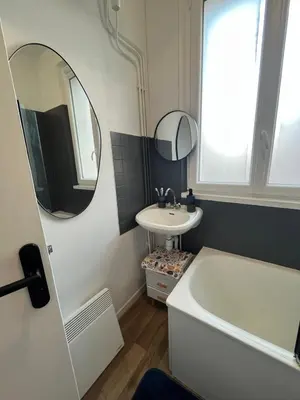 Salle de bains dans l'établissement Nice 2 Rooms Full Appartement in Paris