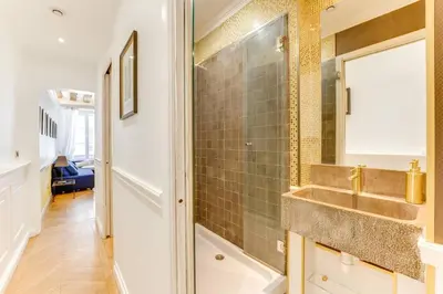 Salle de bains dans l'établissement Suite Montorgueil - Hyper Centre Paris - Chatelet 3min