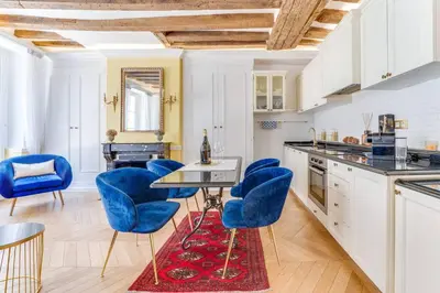 Cuisine ou kitchenette dans l'établissement Suite Montorgueil - Hyper Centre Paris - Chatelet 3min