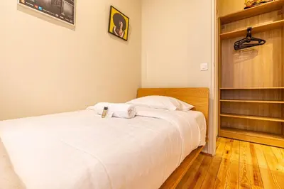 Un ou plusieurs lits dans un hébergement de l'établissement GuestReady -Beautiful 2-Room in the Heart of Paris