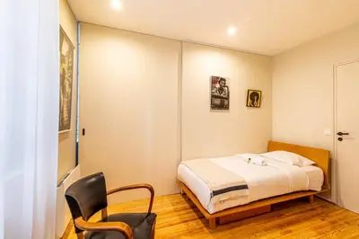 Un ou plusieurs lits dans un hébergement de l'établissement GuestReady -Beautiful 2-Room in the Heart of Paris