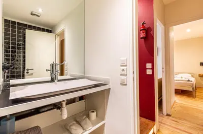 Salle de bains dans l'établissement GuestReady -Beautiful 2-Room in the Heart of Paris