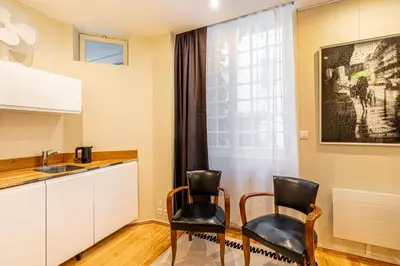 Cuisine ou kitchenette dans l'établissement GuestReady -Beautiful 2-Room in the Heart of Paris