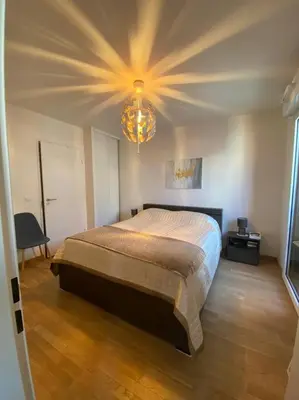 Un ou plusieurs lits dans un hébergement de l'établissement Cosy apart with balcony Eiffel Tower view