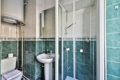 Salle de bains dans l'établissement 31.Studio 2Pers#Sèvres-Lecourbe#Necker