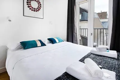Un ou plusieurs lits dans un hébergement de l'établissement Superbe studio avec balcon au coeur de Montorgueil