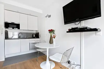 Cuisine ou kitchenette dans l'établissement Superbe studio avec balcon au coeur de Montorgueil