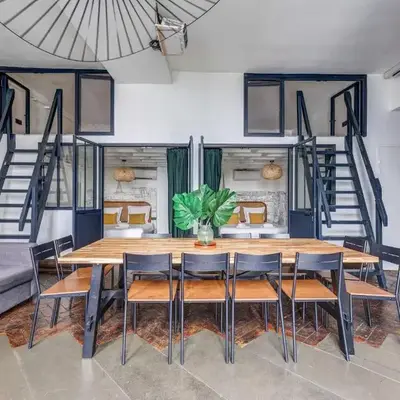 Stylish and sunny 7BD with garden for 17 guests!