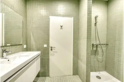 Salle de bains dans l'établissement Montmartre Stylish and bright 3BD with terrace