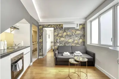 Coin salon dans l'établissement Montmartre Cozy and bright 1BD with terrace