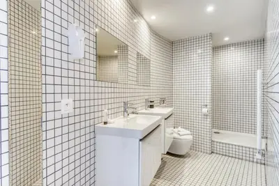 Salle de bains dans l'établissement Montmartre Cozy and bright 1BD with terrace