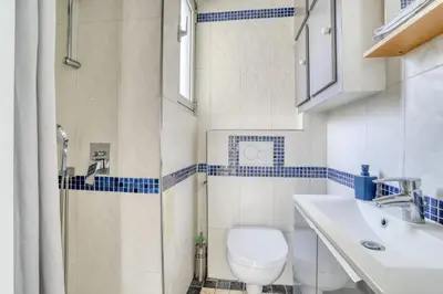 Salle de bains dans l'établissement Appartement Rénové & son Balcon Parisien