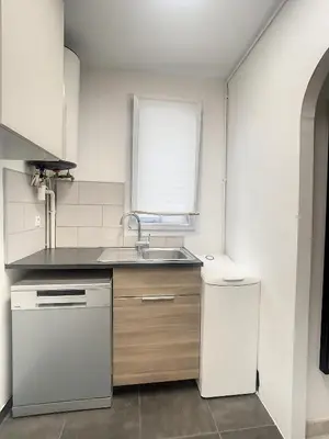 Cuisine ou kitchenette dans l'établissement Appartement Rénové & son Balcon Parisien