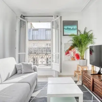 Appartement Rénové & son Balcon Parisien
