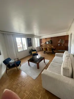 Coin salon dans l'établissement magnifique appartement