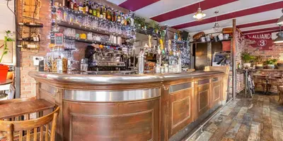 Salon ou bar de l'établissement Alliance 3