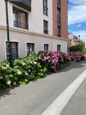 Jardin de l'établissement High Value up to 4pp apt La Defense & Champs Elysees