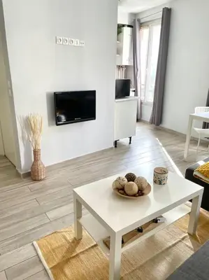 Télévision ou salle de divertissement dans l'établissement Apartment in the heart of Chinatown, Paris